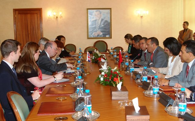 M. Amrani s’entretient avec le Ministre britannique chargé des Affaires du Moyen-Orient et de l\'Afrique du Nord