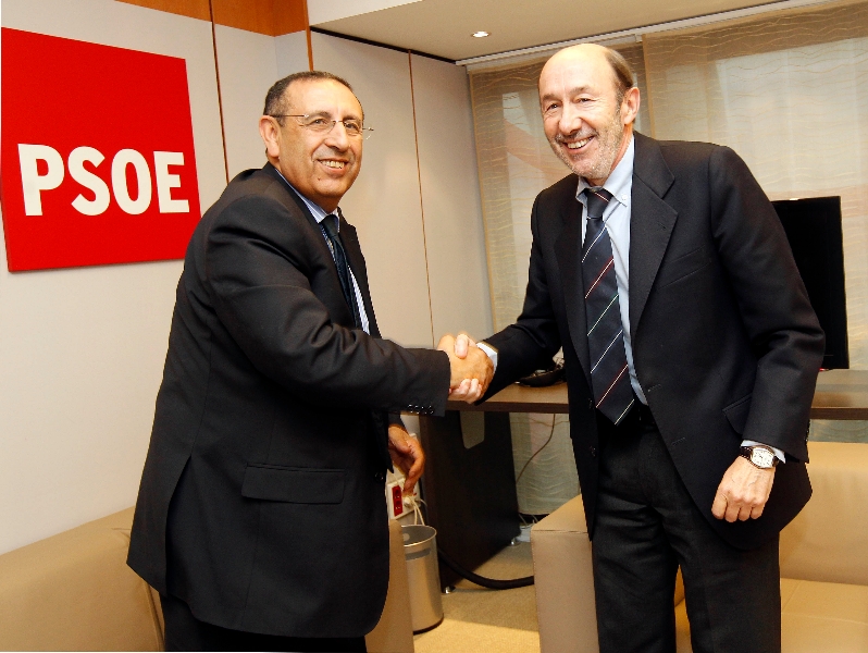 Entretien de M.Amrani avec le Secrétaire général du Parti socialiste ouvrier espagnol, M.Alfredo Pérez Rubalcaba