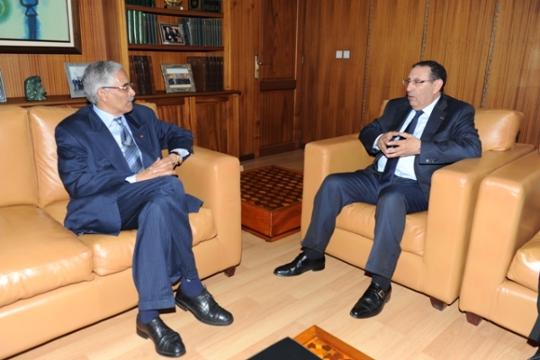 M. Amrani s\'entretient avec le Secrétaire d\'Etat tunisien chargé du monde arabe et de l\'Afrique, Abdellah Triki.