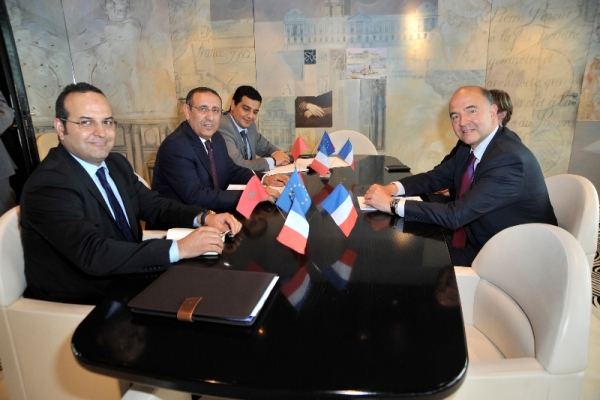 M. Amrani s\'entretient avec le Ministre Français de l’Economie et des Finances, Pierre Moscovici.