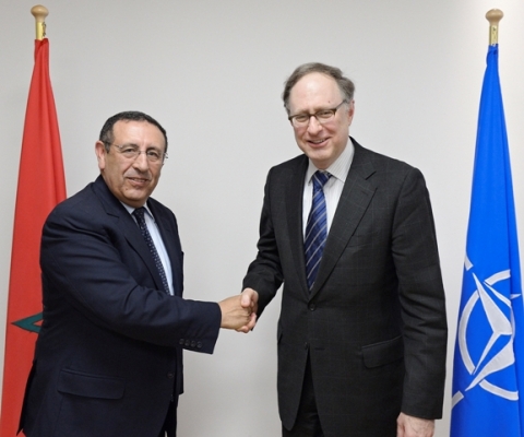 M.Amrani avec le Secrétaire général délégué de l\'OTAN, l\'Ambassadeur Alexander Vershbow.